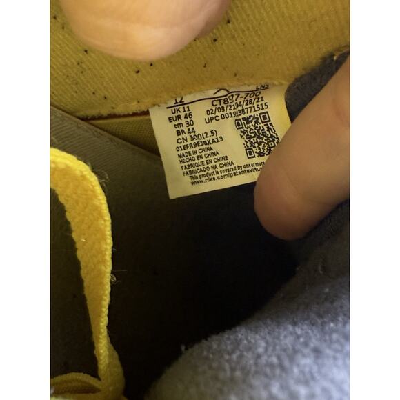 Size 12 - Jordan 4 Retro Mid Lightning - Picture 5 of 6